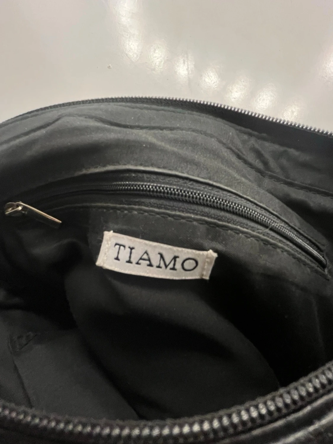  En Svart TIAMO ÄKTA axelväska med kedjedetaljer  - 2