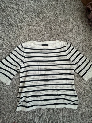 Randig stickad tröja Stockh LM - Randig superfin stickad tröja!!