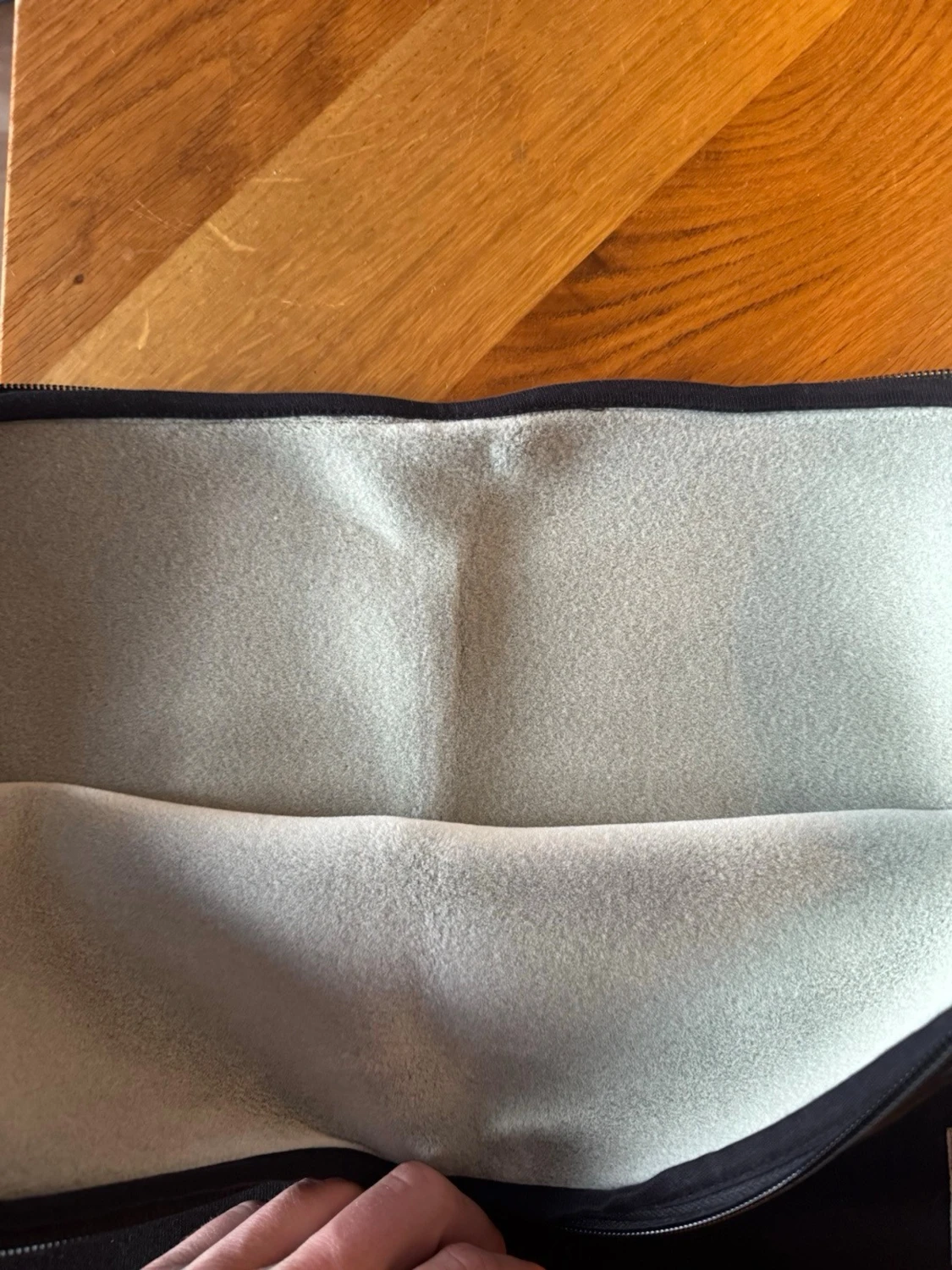 Svart laptopfodral från Carhartt - 2