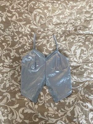 Ljusblått nattlinne med spets - xs - Gulligt nattlinne från Primark i storlek XS. Aldrig använt, är i nytt skick. 🤍 Skriv vid frågor.  #primark #primarkxs #primarkstyle #snyggtlinne #trendigt!