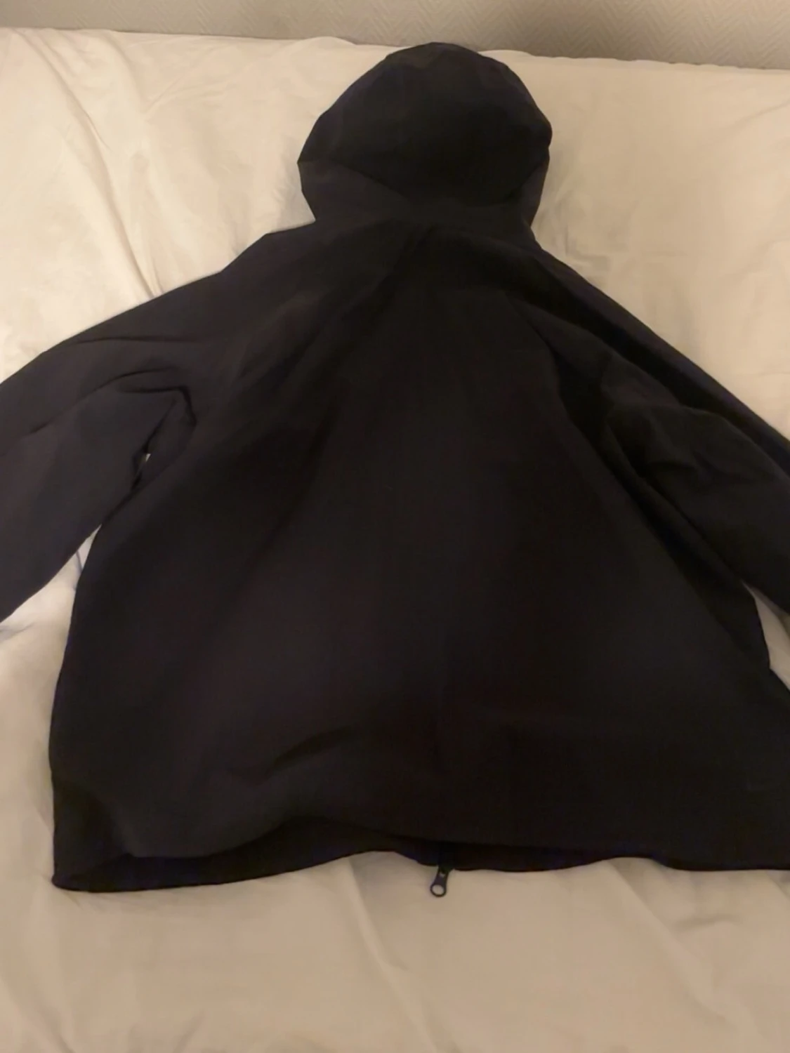 Svart vindjacka med huva - 2