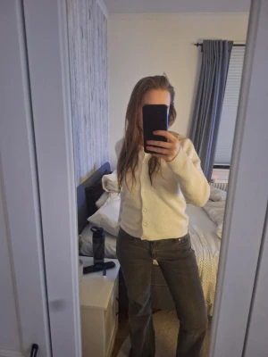 Gråa jeans - Säljer gråa jeans från abrand jeans. Använda få gånger. 