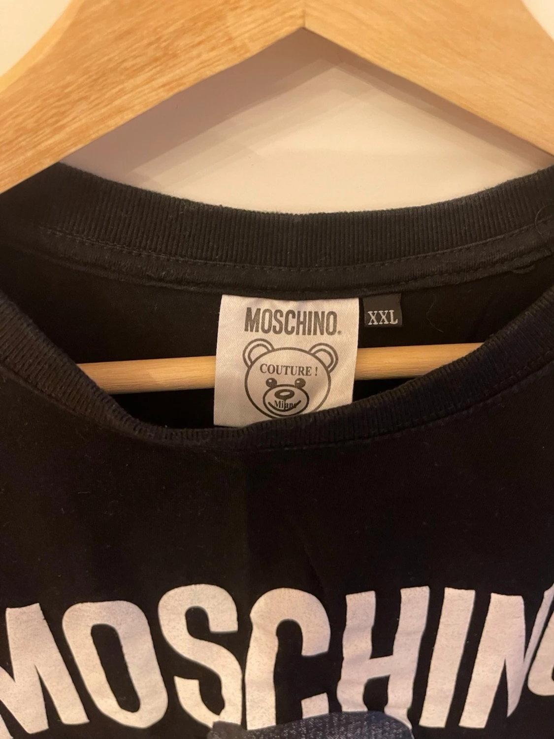 Svart t-shirt med björntryck - 1