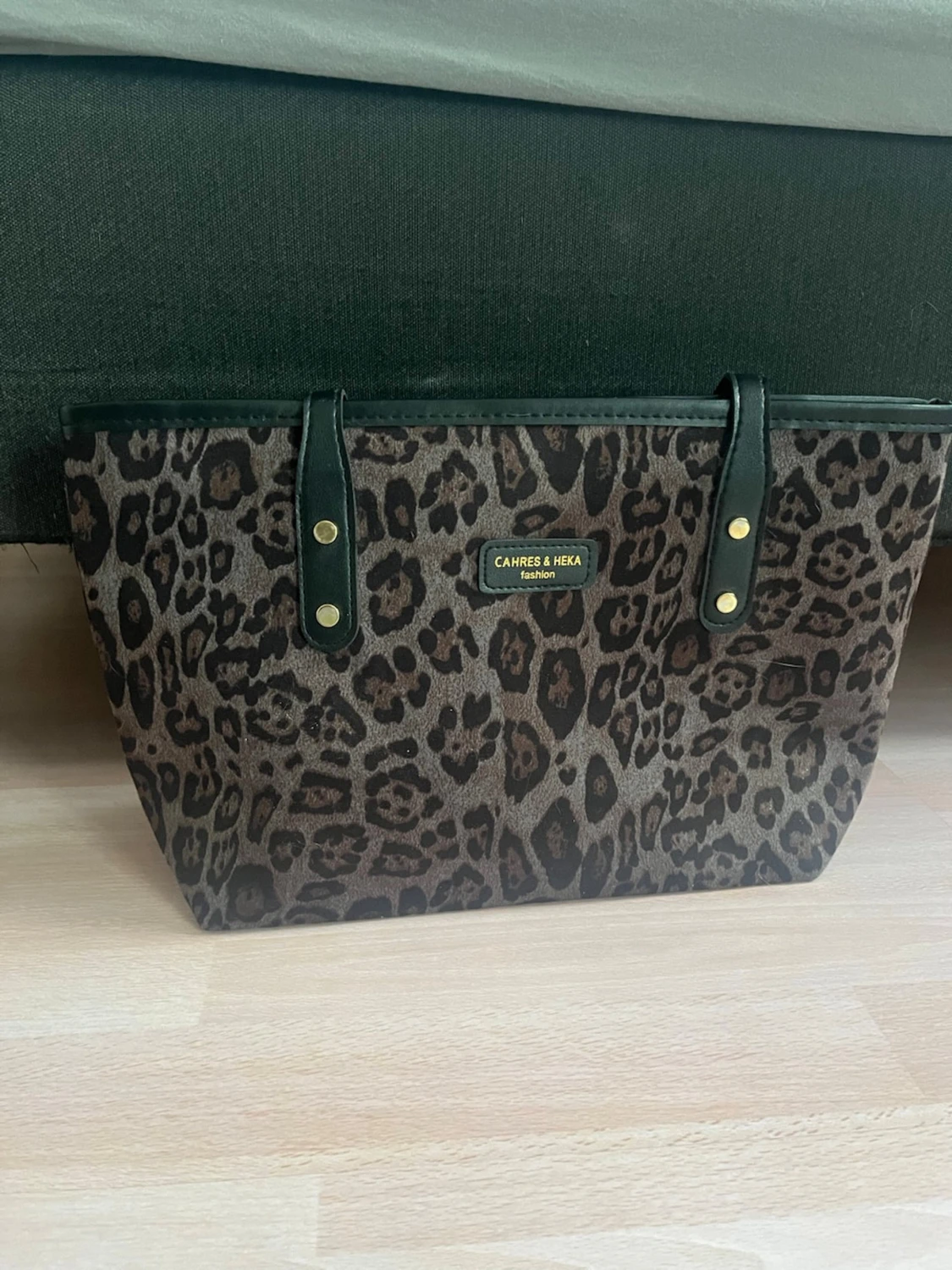 Leopardmönstrad shoppingväska Cahres & Heka