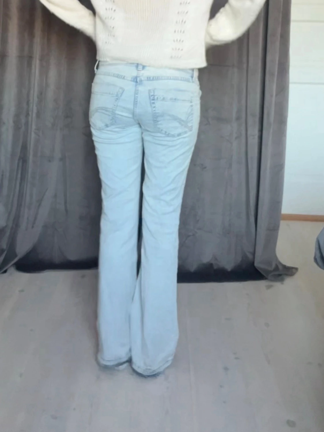 Ljusblå bootcut jeans - 2