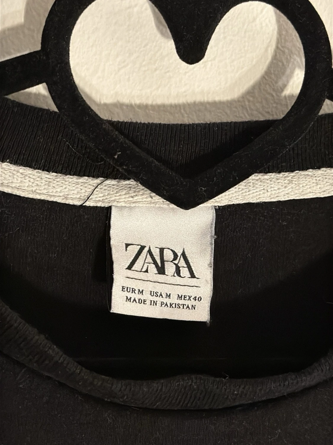 Svart, grå och vit hoodie från Zara - 1