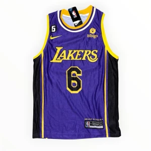 Lebron James#6 Lakers Basketlinne/ Storlek M - Helt ny, högkvalitativ replika EU Size: M  Pris: 349kr  Leverans: Skickas inom 24 timmar  Observera: Begränsat antal i lager – först till kvarn gäller  
