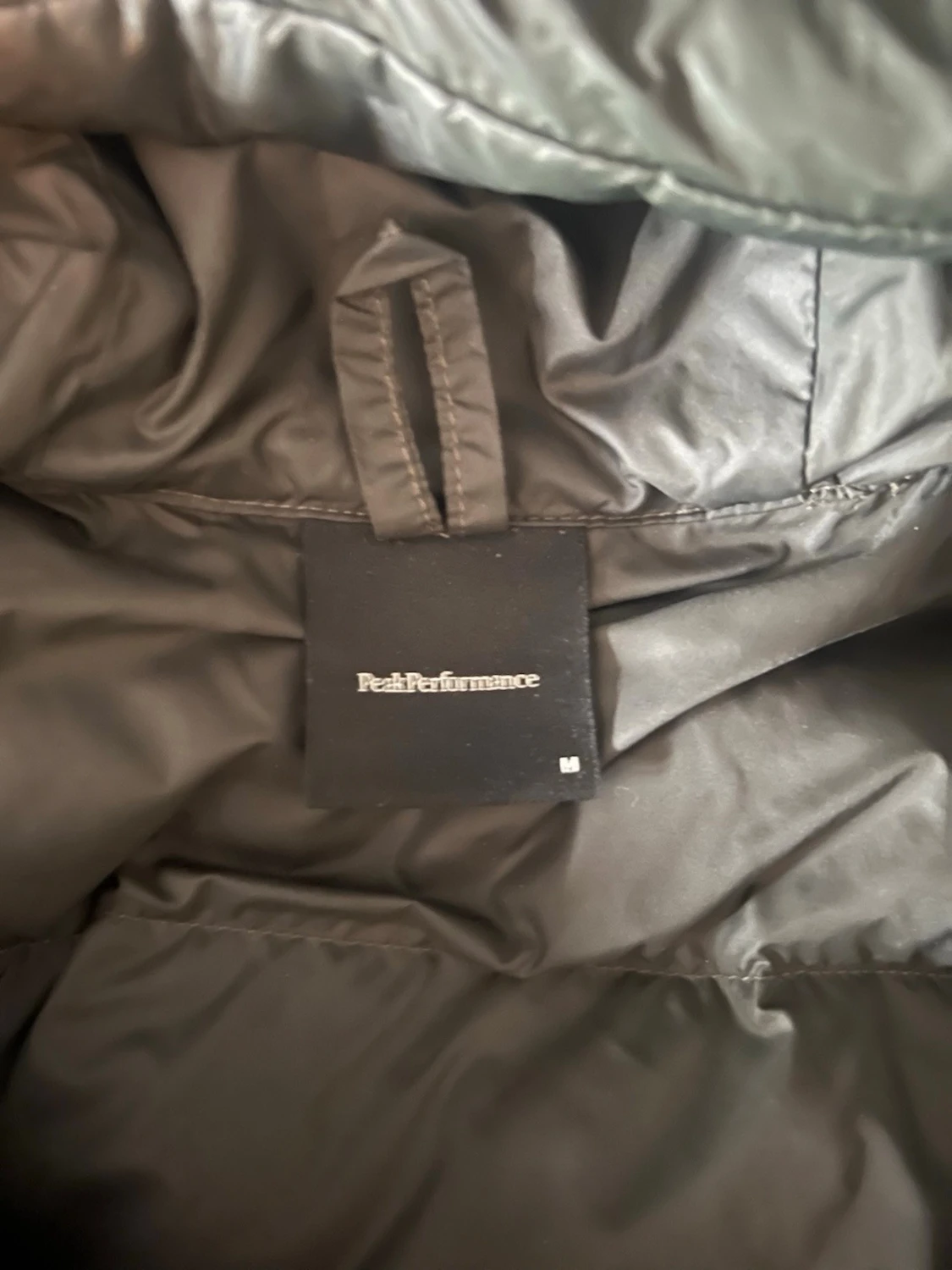 Mörkgrön peak performance dunjacka - 2
