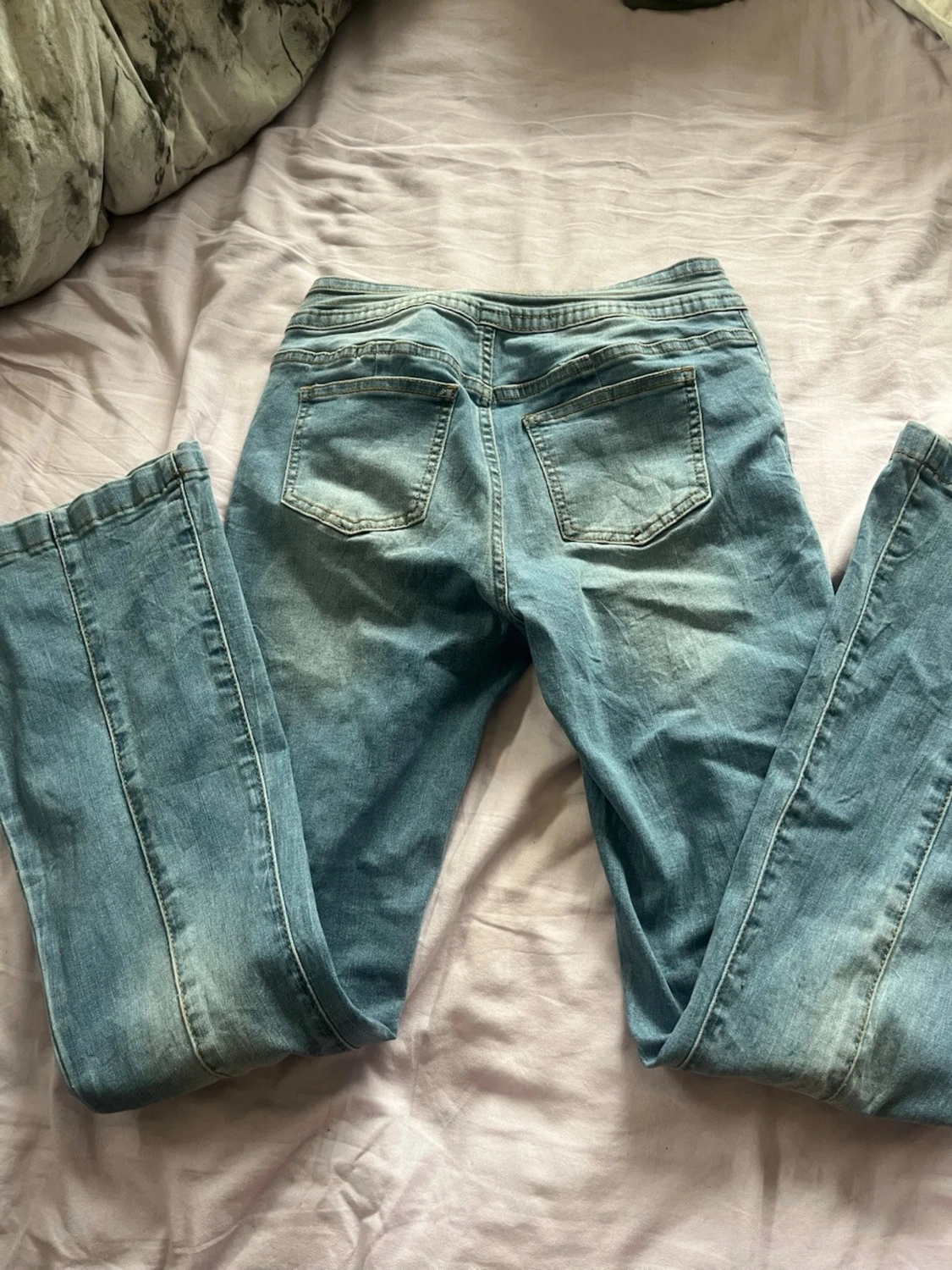 Ljusblå bootcut jeans med sömdetaljer - 1
