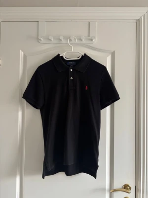 Ralph Lauren Piké - Mängdrabatt finns! Ju fler plagg du köper, desto bättre pris kan jag ge!