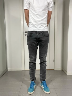 Replay Anbass Jeans - Säljer nu dessa Replay Anbass jeans, W31 o L32, skriv för fler bilder/frågor🙌🏼