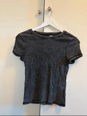 Snygg T-shirt  - Aldrig använd