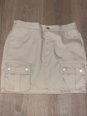 Kjol - 🤎Kjol i storlek S , beige🤎