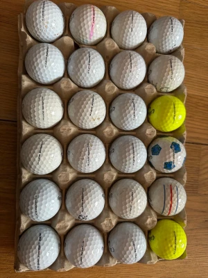 Callaway chrome soft 24st nyskick - Golfbollar chrome soft 20st är i absolut nyskick 4st är lite sämre men spelbara