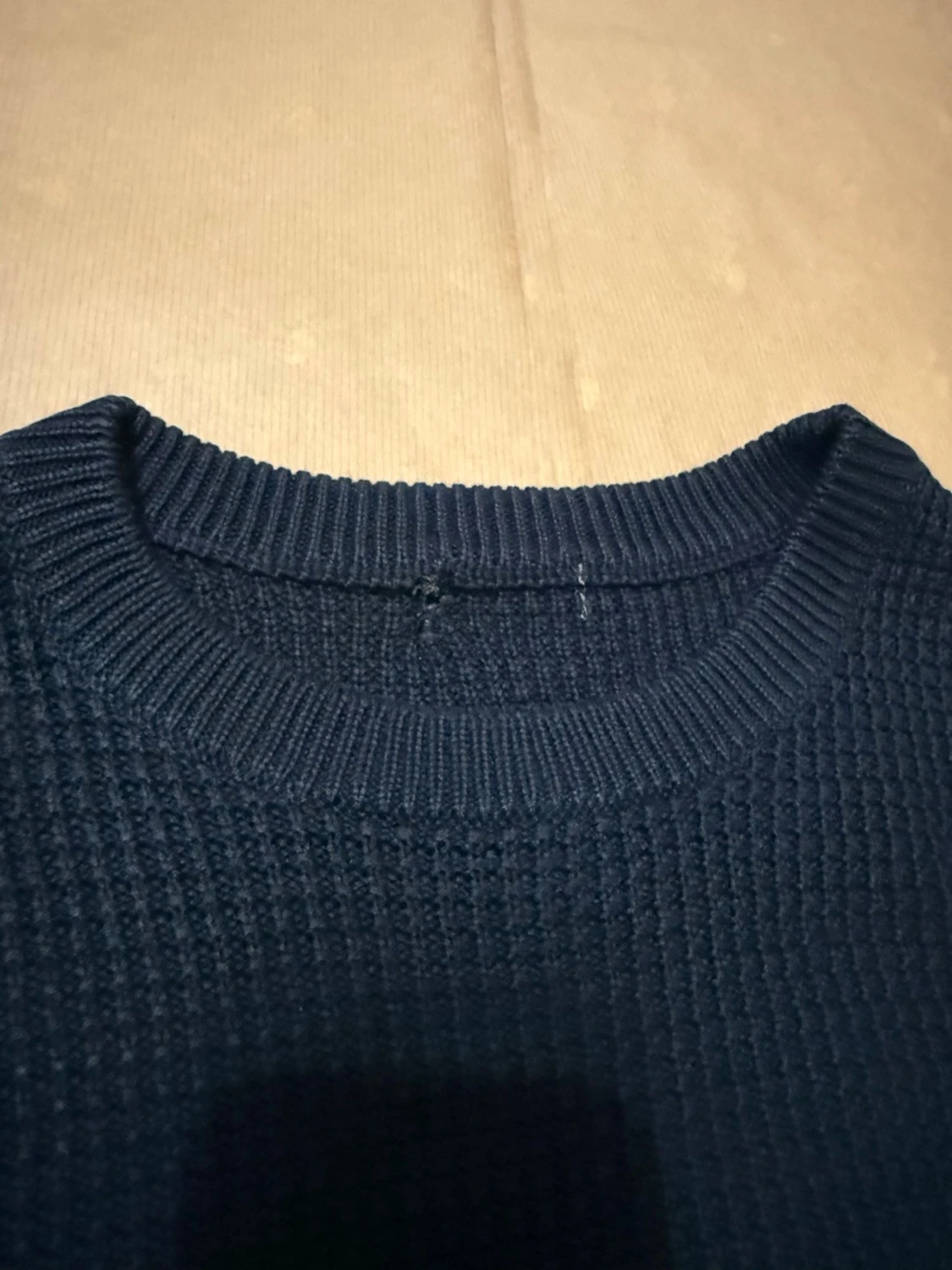 Mörkblå stickad tröja - 2