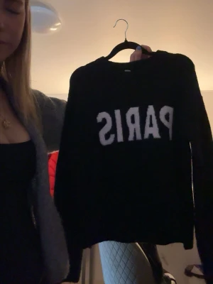 Blå stickad tröja - Mörkblå stickad tröja från H&M i storlek xs-s❤️❤️
