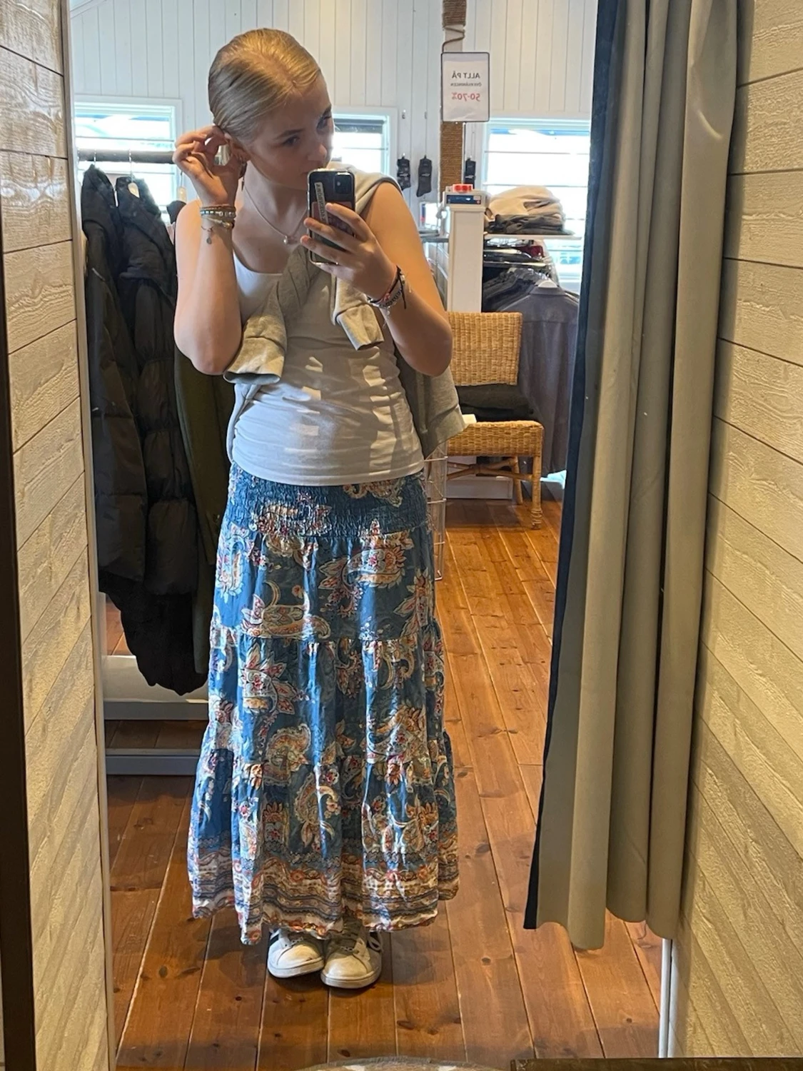 Blå långkjol med paisleymönster - 1