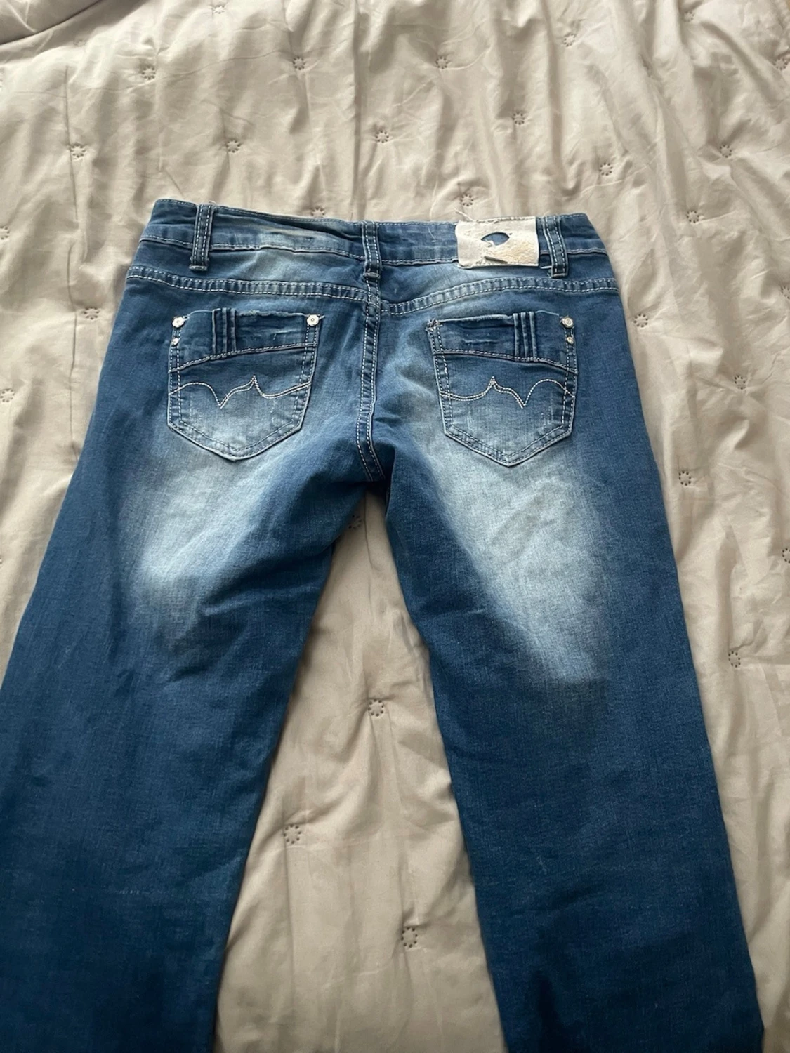 Mörkblåa jeans - 1