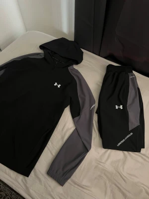 Under Armour tracksuit  - Använd ett fåtal gånger bara, är som helt ny 