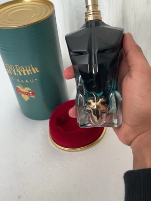 Jean Paul Gaultier Le Beau Parfum - 75 ml flaska ca 67 ml kvar:)