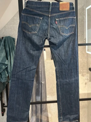 Levis jeans - Säljer då de ej kommer till använding         Skick 7-8/10                                                         Storlek W28-L32