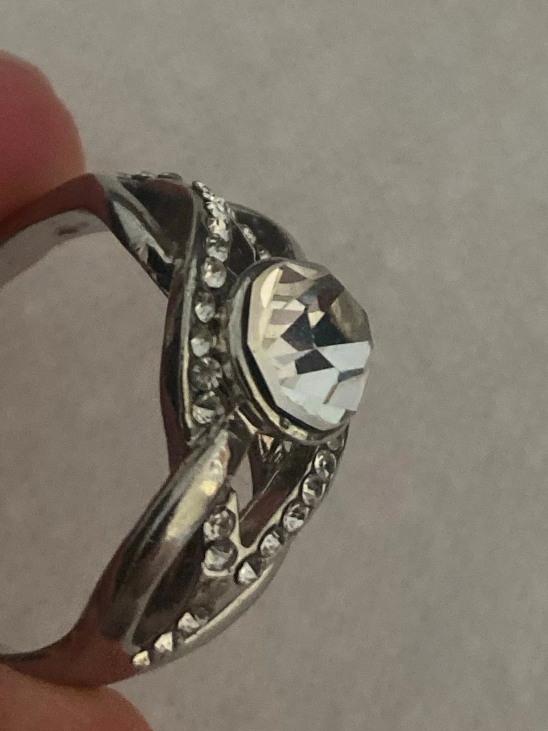 Silverfärgad ring med stor sten - 3