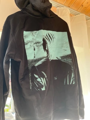 HM N.Y. Neighbour hoodie - Svart N.Y. Neighbour hoodie från HM i storlek M