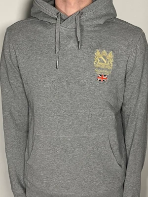 Morris hoodie - Säljer en riktigt snygg och trendig Morris hoodie i fint skick, storlek M, vid frågor är det bara att skriva //Gramenti