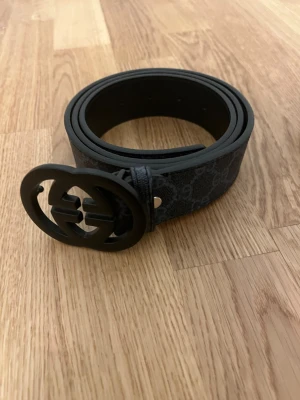 GG bälte - Säljer all black bälte i fint skick. 110cm funkar för alla 