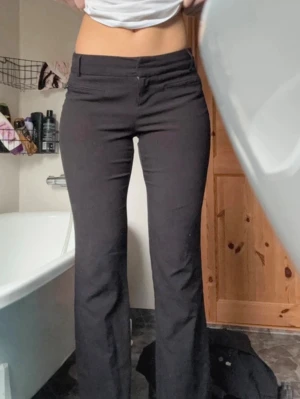 Lågmidjade kostymbyxor - Säljer dessa ursnygga lågmidjade kostym byxorna! Pris går att diskuteras 🩷