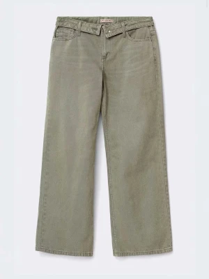 waist flip wide jeans gina tricot - HELT NYA OANVÄNDA!!! Supersnygga gröna lågmidjade jeans från gina tricot som är slutsålda. Nypris 600kr. Just nu fri frakt!