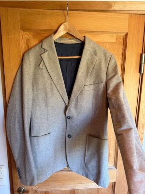 Beige tweedkavaj från Hamilton  - Storlek 50. Tweed. 