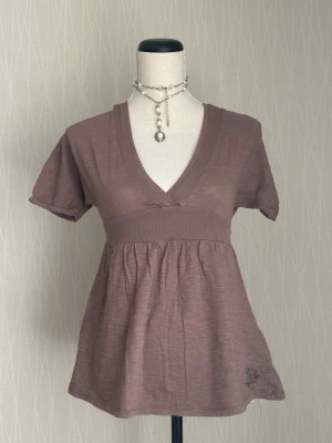 Ljusbrun v-ringad blus med kort ärm - Babydoll top