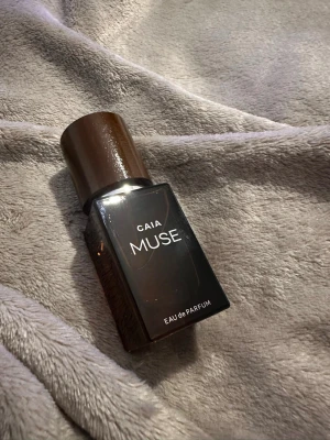 Caia Muse - Säljer en oanvänd parfym från Caia i 15ml i doften Muse. 