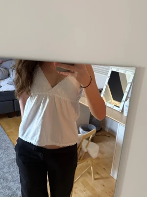 Brandy Melville topp - Söt topp från brandy Melville. Endast använd fåtal gånger. Pris kan diskuteras💕💕