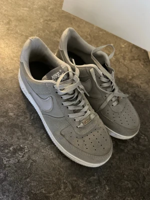 Airforce - Säljer dessa otroligt snygga ”unika” skor som är i väldigt fint skick perfekt inför sommaren! Storlek 40