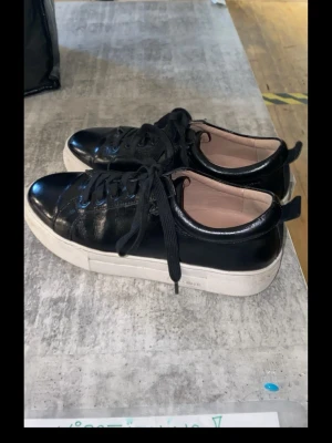 Vagabond sneakers  - Vagabond/k cobler dam skor i storlek 38. Säljer då jag inte använder längre!