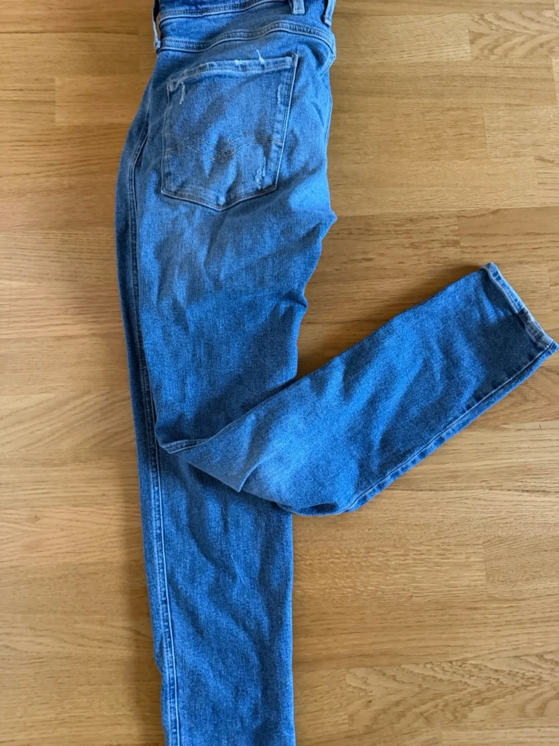 Blå slitna jeans replay - 1