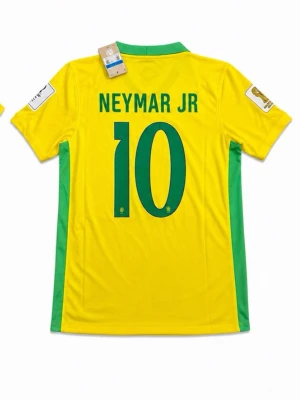 Brasilien matchtröja - Helt oanvänd Brasilien matchtröja med Neymar Jr på ryggen med nummer 10. Skriv vid funderingar!
