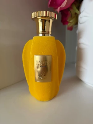 Paris Corner: Voux Zest - 100ml från början. Endast testad.