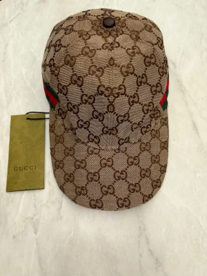 Gucci keps  - En premium keps perfekt för alla tillfällen!