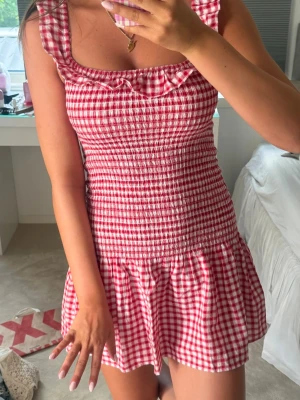 Rutig klänning - Rutig klänning från Nelly, så perfekt och söt!!!🥰🥰