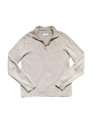 These Glory Days half zip - Snygg beige stickad tröja från These Glory Days i storlek small. Tröjan har en klassisk half zip-dragkedja vid kragen och är långärmad. Perfekt för lager-på-lager och chill höst- eller vinterstil.