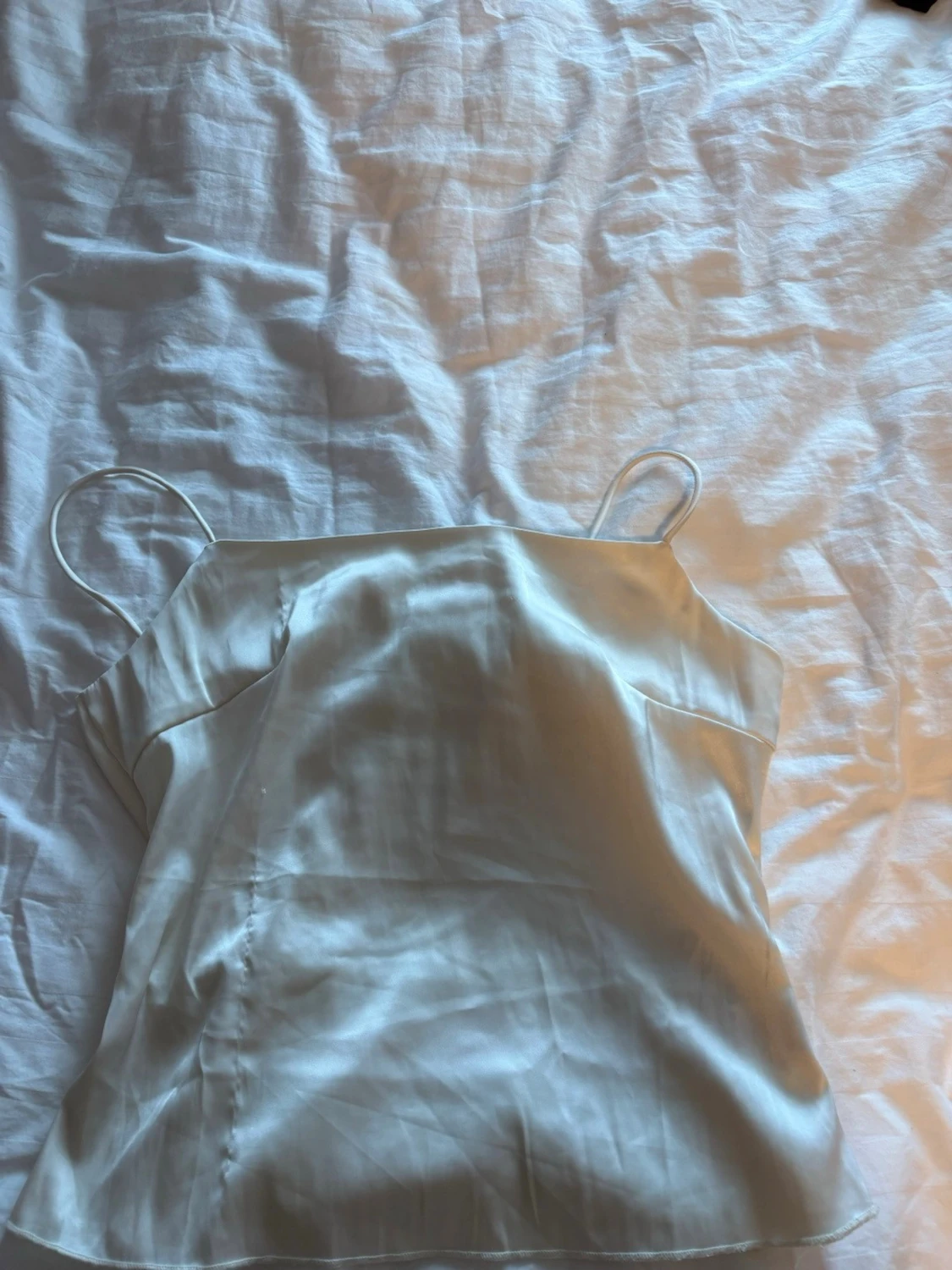 Champagnefärgad satin linnetopp