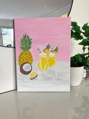 Egenmålad akryl tavla  - Har måla en tavla ”piña colada”🍍🥥 Storlek:40x30cm Material: akryl på canvas signerad: Greta jägare Äkthetsbevis följer med eftersom de här är originalet