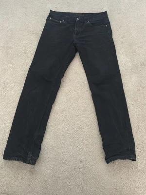 Nudie jeans  - Säljer de här feta nudie jeansen som är i nyskick, storlek W32 L32. Mvh luxury 