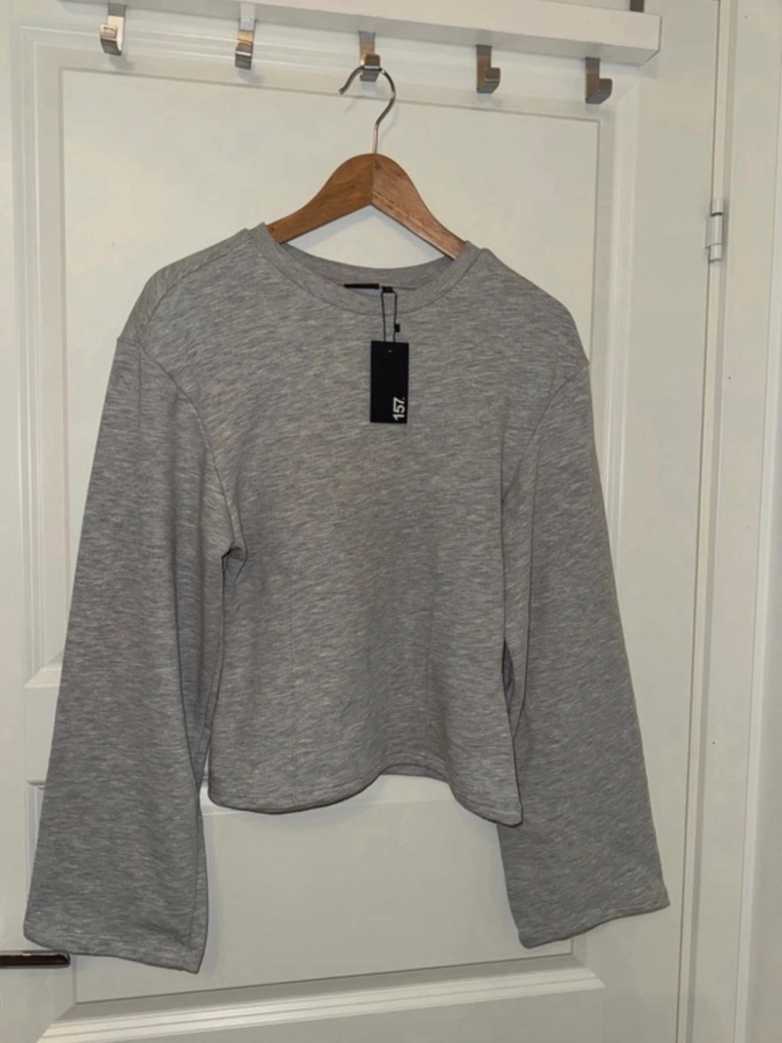 Grå croppad långärmad topp LST