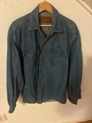Blå jeansskjorta Marlboro Classics - Priset kan diskuteras vid snabb affär 