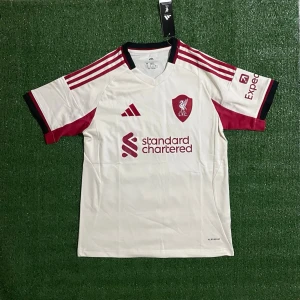 Liverpool Tröja - Säljer denna riktigt snygga tröjan till ett riktigt bra pris skriv till om ni är intresserad!