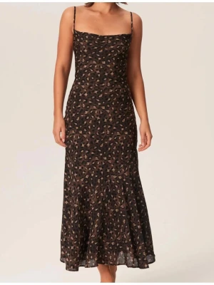 Adoore Verona dress - Säljer nu den fina verona klänningen från Adoore i leopard mönstret ”Brown Leo” som är från ss24 kollektionen. Den är som ny och går inte att få tag på längre. Axelbanden går att justera 💞💞